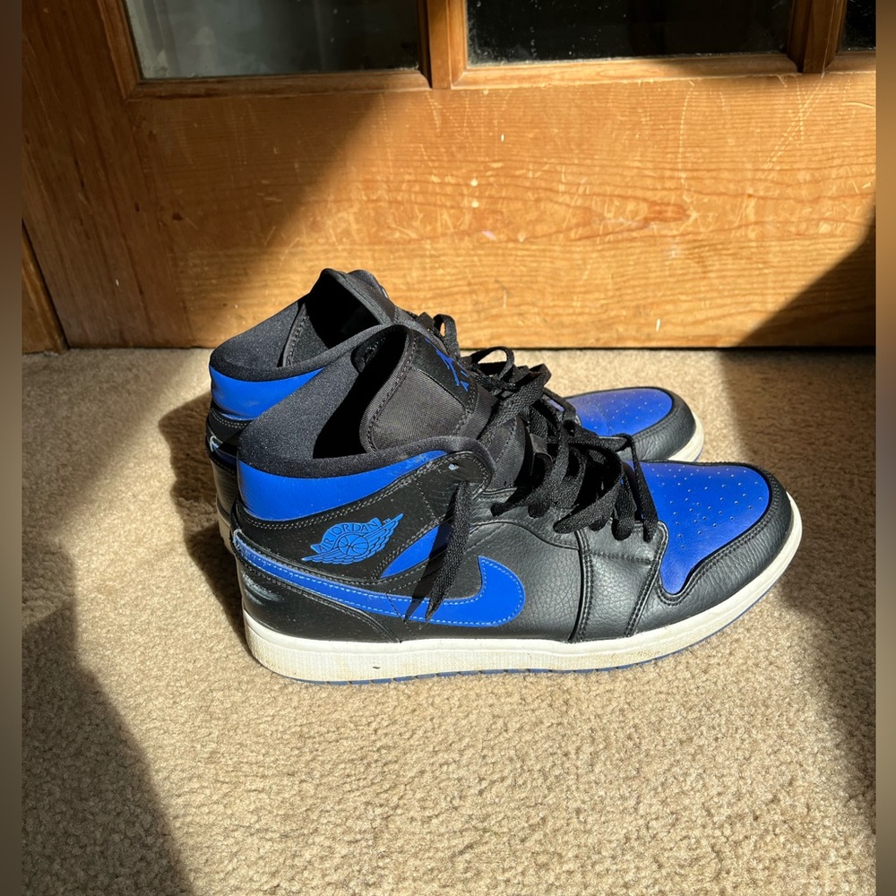 Air Jordan 1 Mid “Black Hyper Royal”